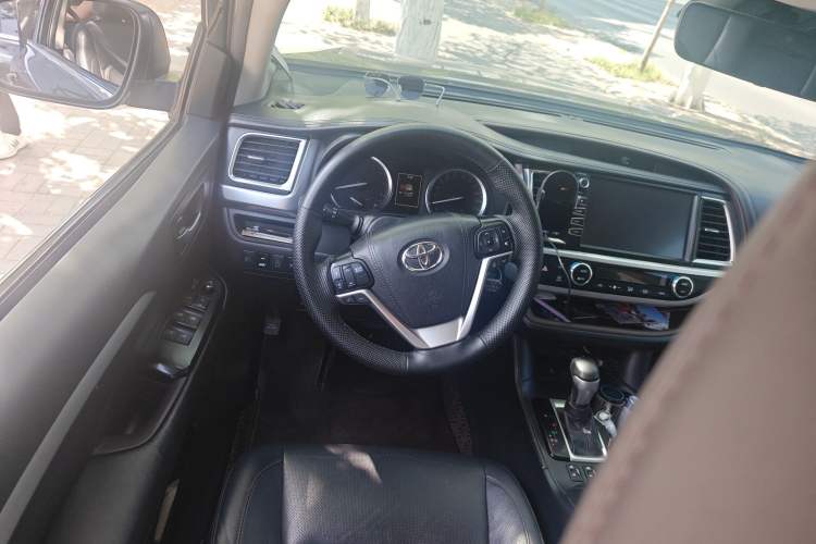 Used Toyota Highlander 2018 2.0T Four-Wheel Drive Luxury Edition 7 Seats China V Emission Standard Steering Wheel