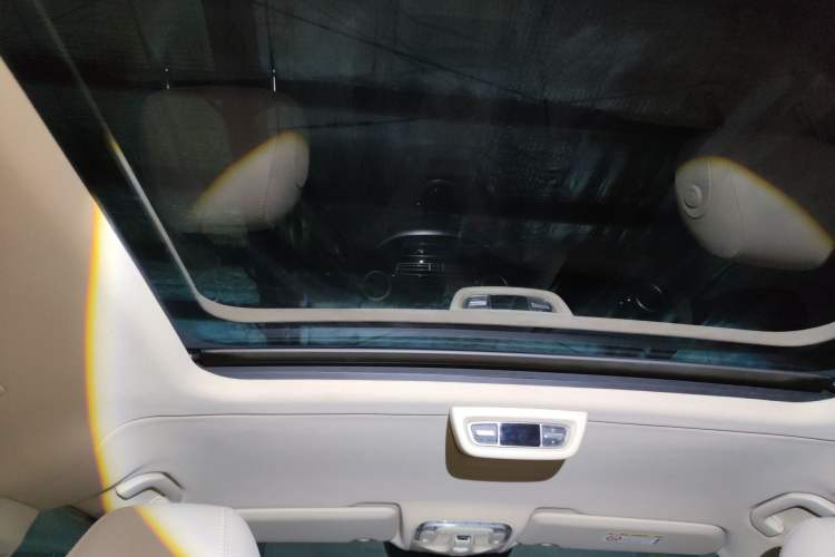 Used Mercedes-Benz V-Class 2018 V 260 Avantgarde Edition China VI Headliner