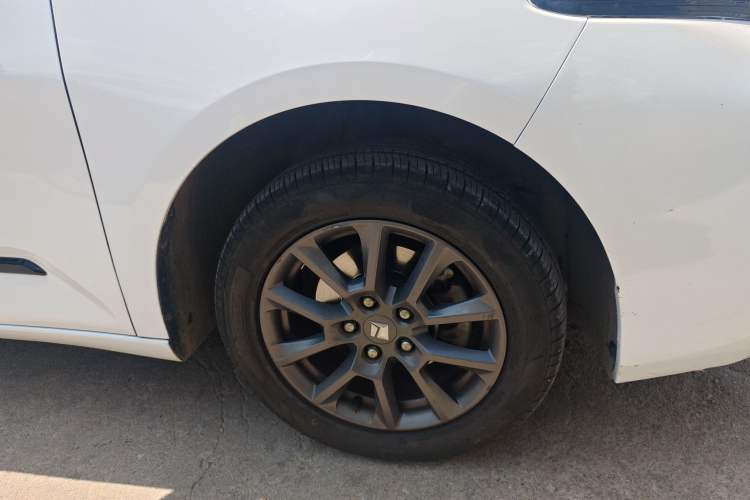 Used Baojun RC-5 2020 1.5L Manual Smart Luxury Edition Right Front Wheel Hub