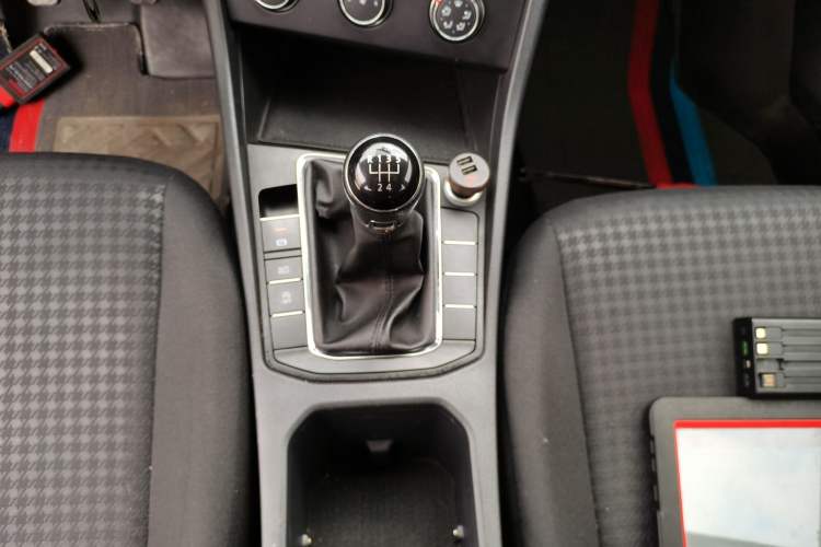 Used Volkswagen Bora 2019 1.5L Manual Fashion Edition Gear Lever