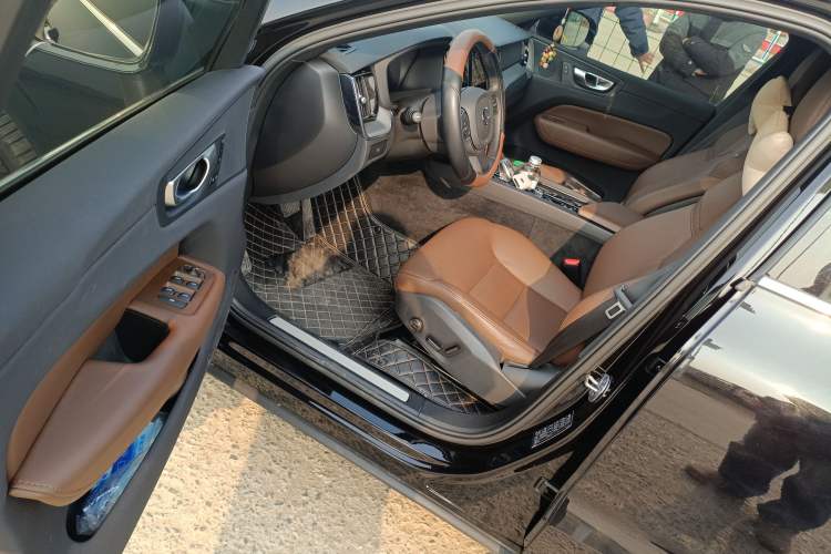 Used Volvo XC60 2025 B5 4x4 Smart Luxury Edition