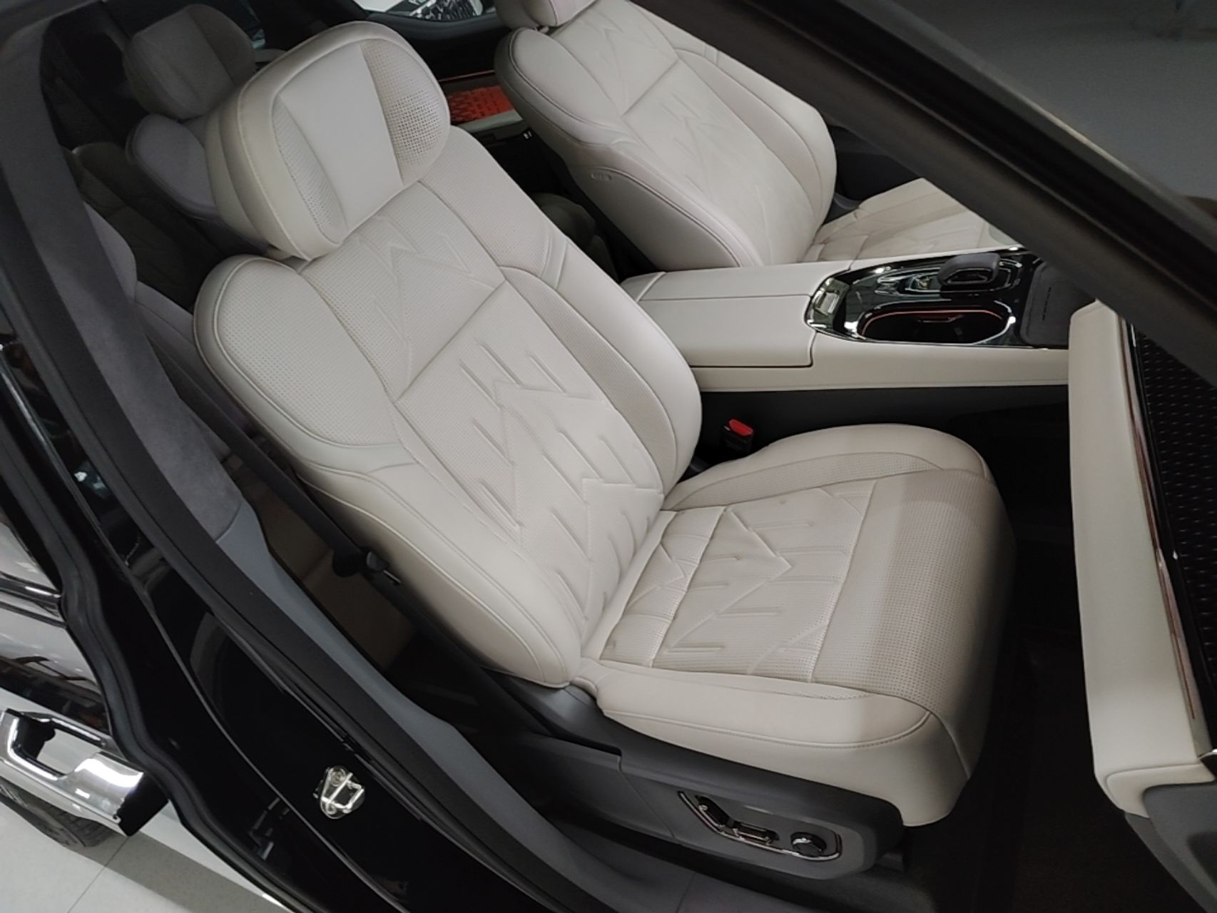 Zeekr 009 2024 Six-Seat Executive Version 4WD 108 kWh — снимка 19
