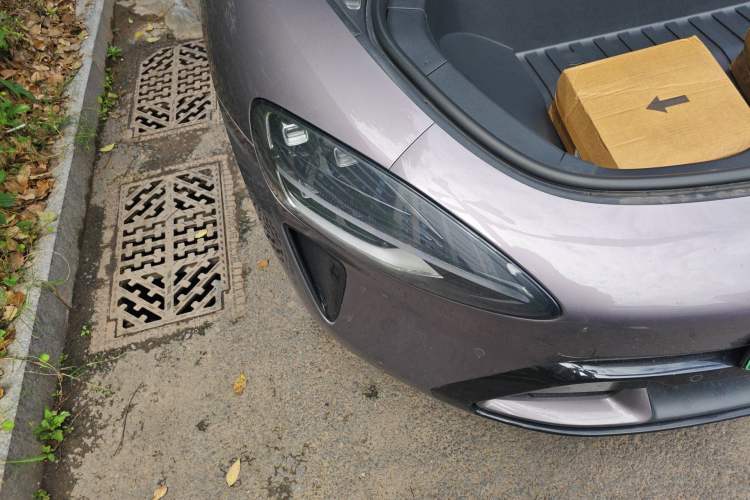 Used Xiaomi Auto SU7 2024 Rear-Drive Ultra-Long Range Advanced Pro-Level Intelligent Driving Version Right Front Headlight