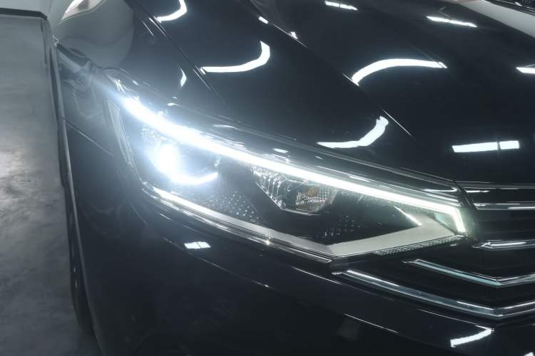 Used Volkswagen Magotan 2020 330TSI DSG Leading Model Right Front Headlight