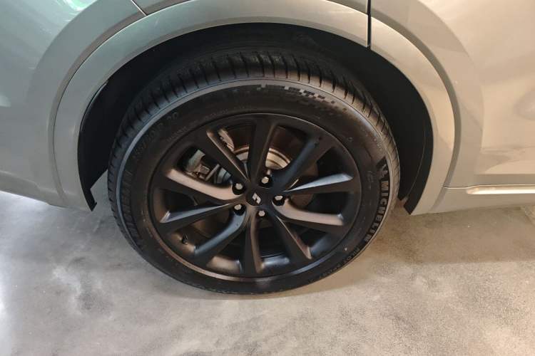 Used Li Auto ONE 2021 Extended-Range 6-Seater Version Right Rear Wheel Hub