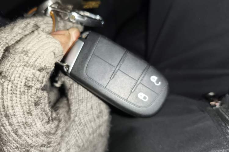 Used Dodge Journey 2013 2.4L Two-Wheel Drive Luxury Version Vehicle Key