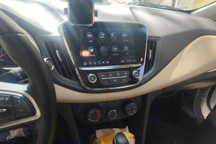 Used Chevrolet Monza 2021 320 Automatic Enjoyment Sunroof Edition Audio And AC Panel