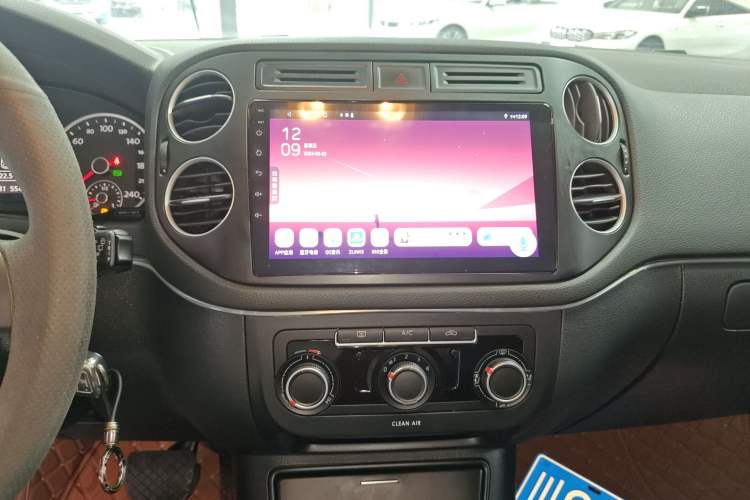 Used Volkswagen Tiguan 2016 280TSI Automatic Two-Wheel-Drive Silk Road Style Edition Audio And AC Panel