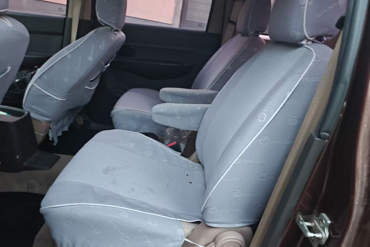 Used Wuling Hongguang 2014 1.5L S Standard Version Left Rear Seat