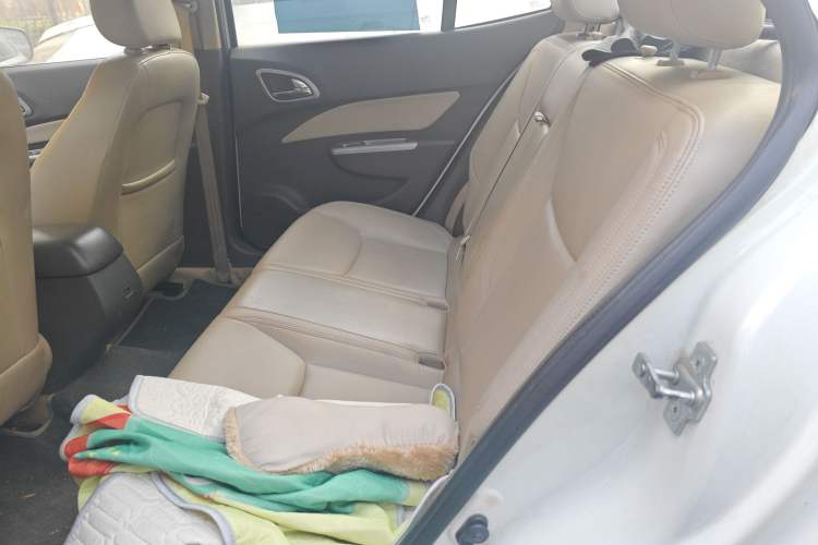 Used Baojun 630 2011 1.5L manual Elite version
