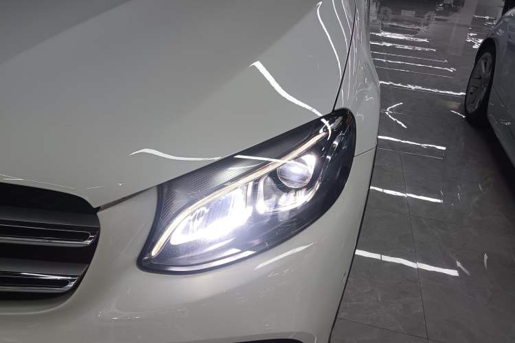 Used Mercedes-Benz GLC 2018 Facelift GLC 260 4MATIC Luxury Edition