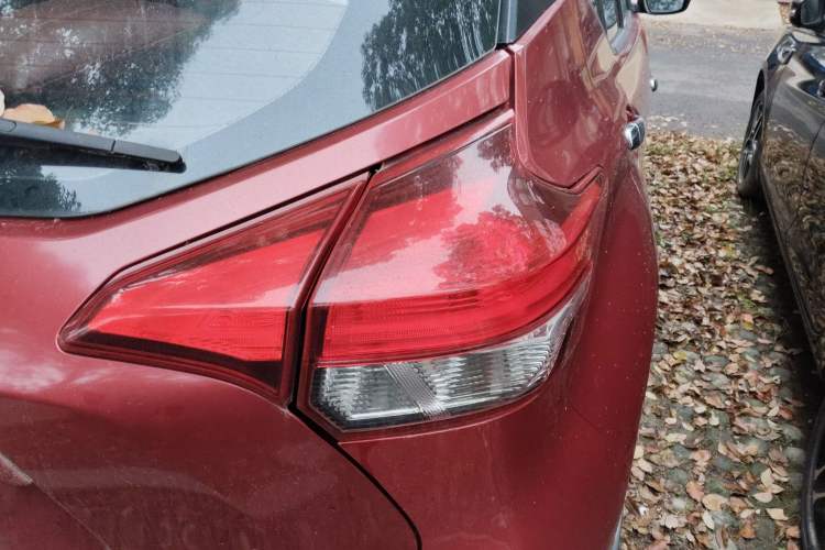 Used Nissan Kicks 2017 1.5L CVT Smart Drive Edition Right Rear Taillight