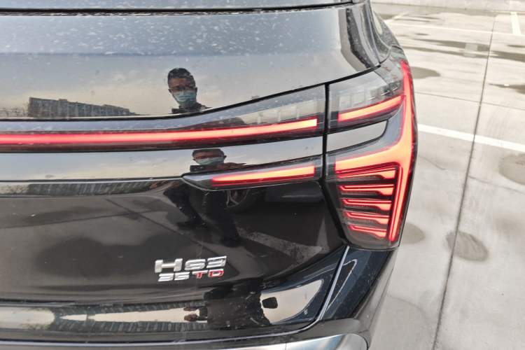 Used Hongqi HS3 2023 1.5T Two-Wheel Drive Shanwei Edition Right Rear Taillight