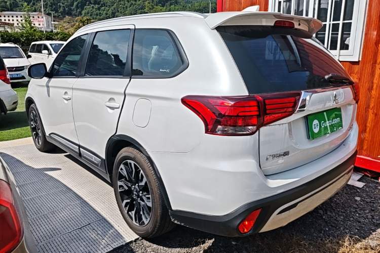 Used Mitsubishi Outlander 2019 2.0L Two-Wheel Drive Comfort Edition 5 Seats China V Standard
