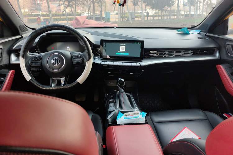 Used MG 5 2021 Revised Version 180 DVVT CVT Youth Luxury Edition Center Console