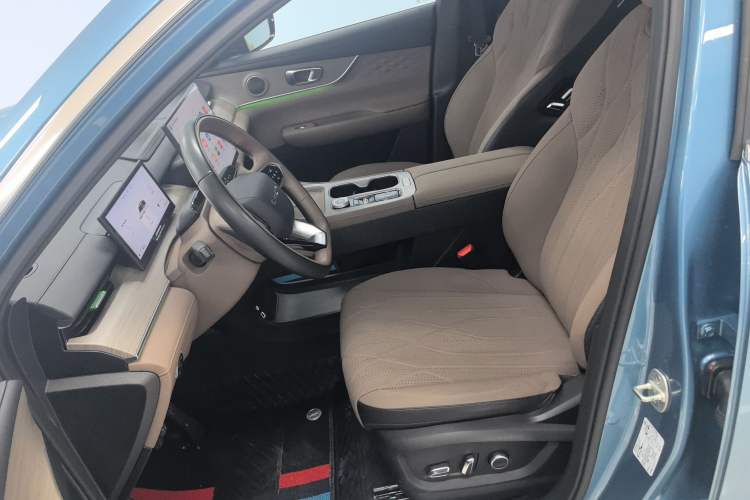 Used Chery Tiggo 8 PLUS C-DM 2025 1.5T 116 km Prestige Version 5 Seats
