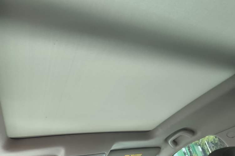 Used CHANGAN CS75 2017 Shangkui Edition 1.5T Automatic Fengxiang Model Headliner