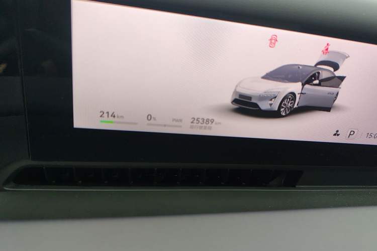 Used Avatr 06  Odometer Close Up