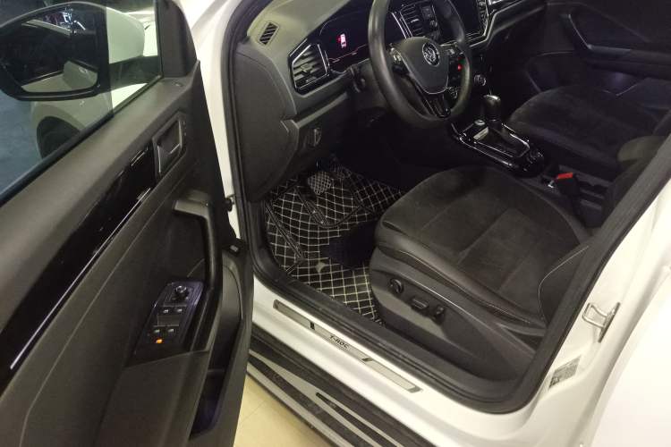 Used Volkswagen T-ROC 2019 280TSI DSG Four-Wheel Drive Luxury Version China V Standard