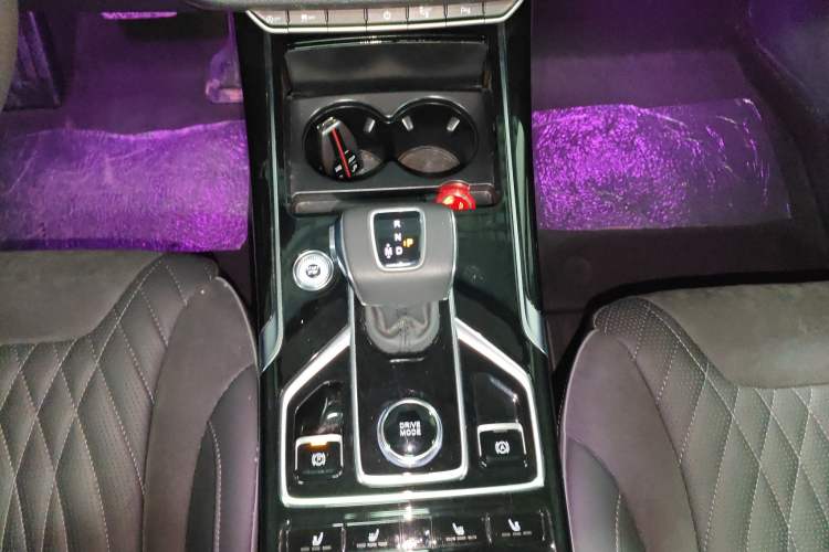 Used Hongqi HS5 2022 Revised Version 2.0T Smart Connect Flagship Edition
