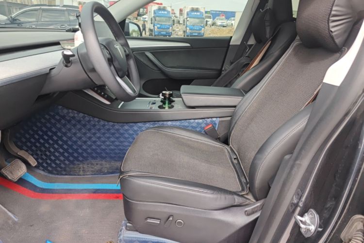 Used Tesla Model Y 2024 Long-Range All-Wheel-Drive Version Left Front Seat