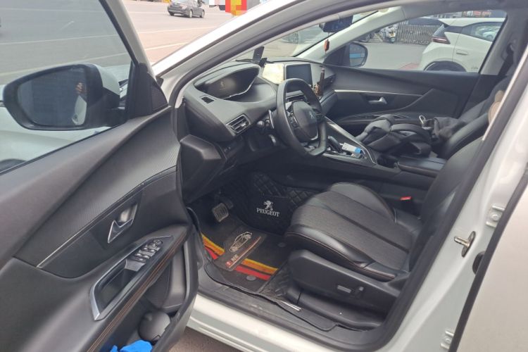 Used Peugeot 5008 2017 380THP 7-Seater Elite Edition Driver Seat