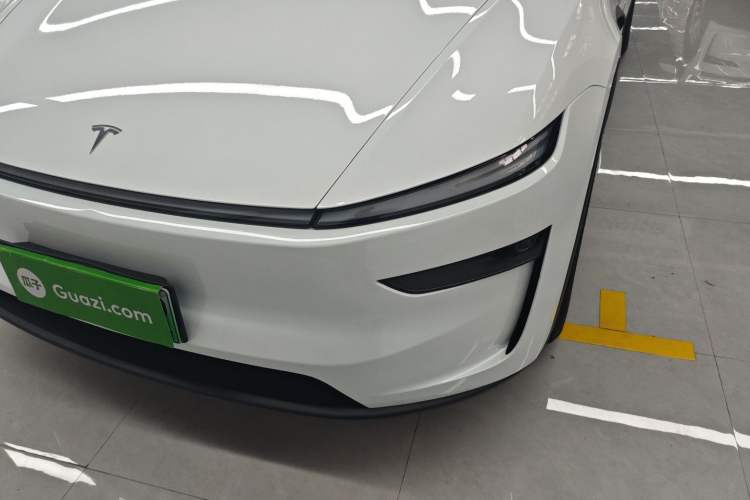 Used Tesla Model Y 2025 Long-Range All-Wheel-Drive Version