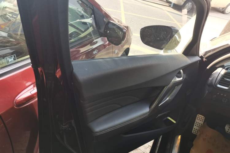 Used DS 5 2013 1.6T Luxury Edition THP200