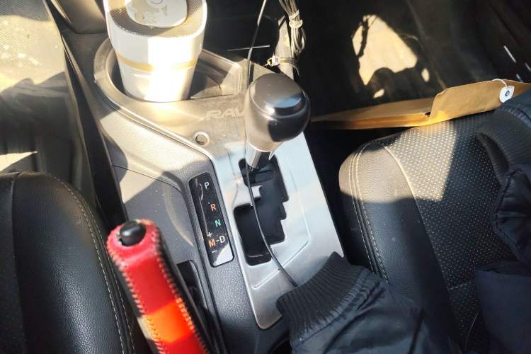 Used Toyota RAV4 2016 2.0L CVT Two-Wheel Drive Fashion Edition China V Standard