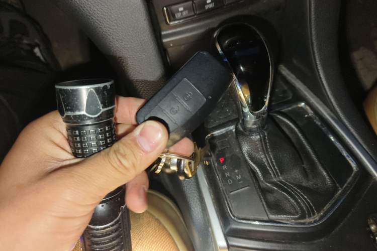 Used JMC Yusheng S350 2013 2.4T Automatic 2WD Diesel Luxury Edition 5 Seats Vehicle Key