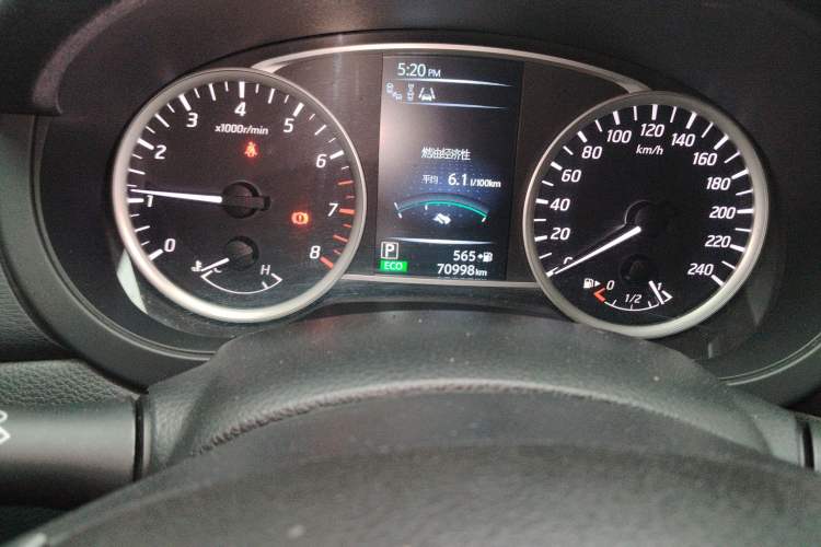 Used Nissan Tiida 2016 1.6L CVT Smart Drive Edition Odometer Close Up