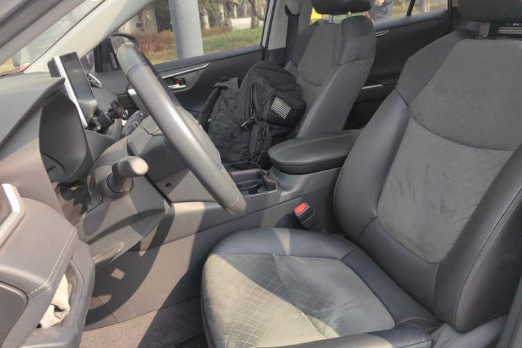 Used Toyota RAV4 2022 2.0L CVT 4x4 Style Plus Edition
