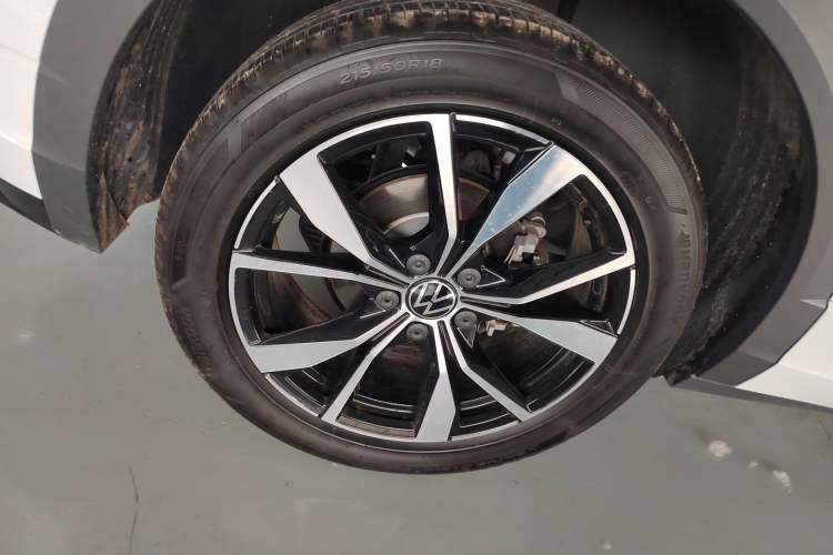 Used Volkswagen T-ROC 2024 300TSI DSG Two-Wheel-Drive Chen Guang Edition Right Rear Wheel Hub