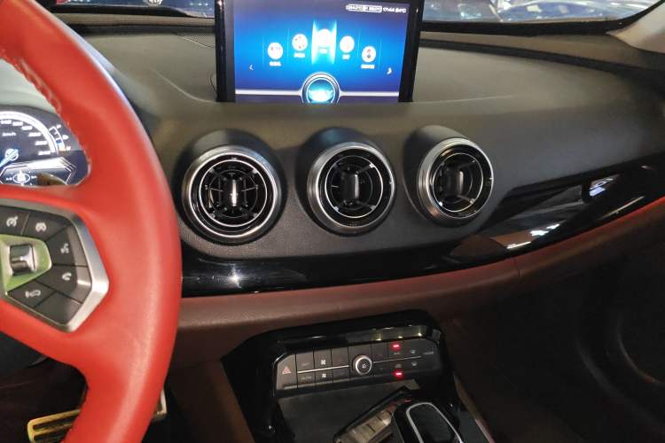 Used Wey VV7 2017 2.0T Flagship Model Audio And AC Panel