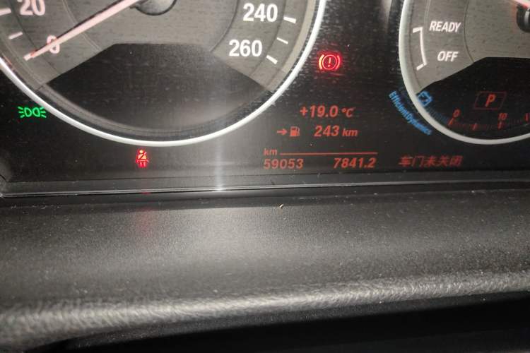 Used BMW 3 Series GT 2018 320i Sport Edition Odometer Close Up