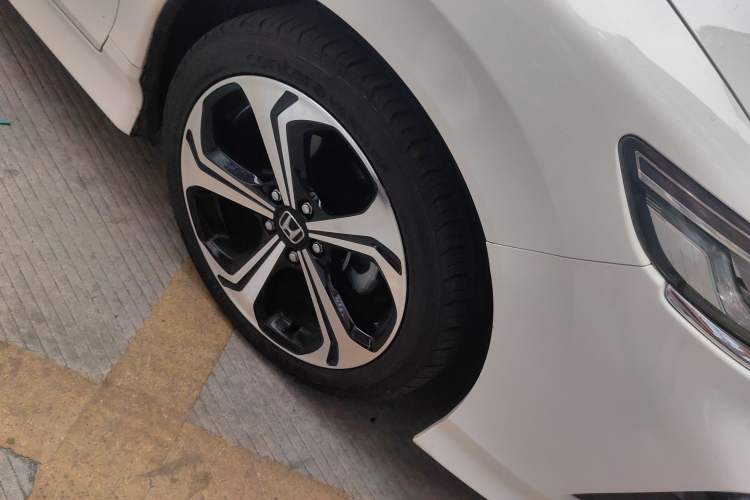 Used Honda Jade 2017 210 TURBO CVT Luxury Edition 5 Seats Right Front Wheel Hub