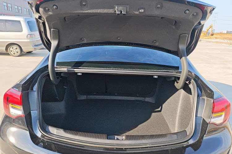 Used Buick Regal 2025 Model 28T Long-Range Enjoyment Edition Trunk