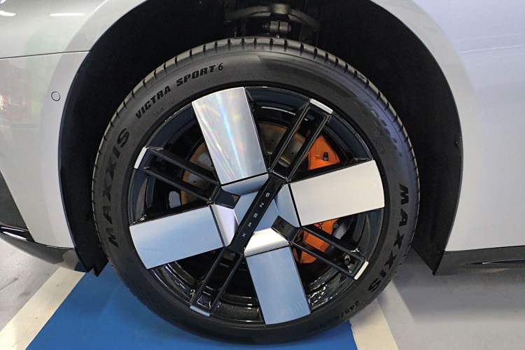 Used XPeng P7 2025 Model—750 All-Wheel-Drive High-Performance Ultra