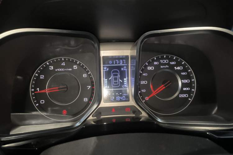 Used Zotye Domy X5 2016 1.5T Manual Luxury 7-Seater Model China IV Standard Instrument Cluster