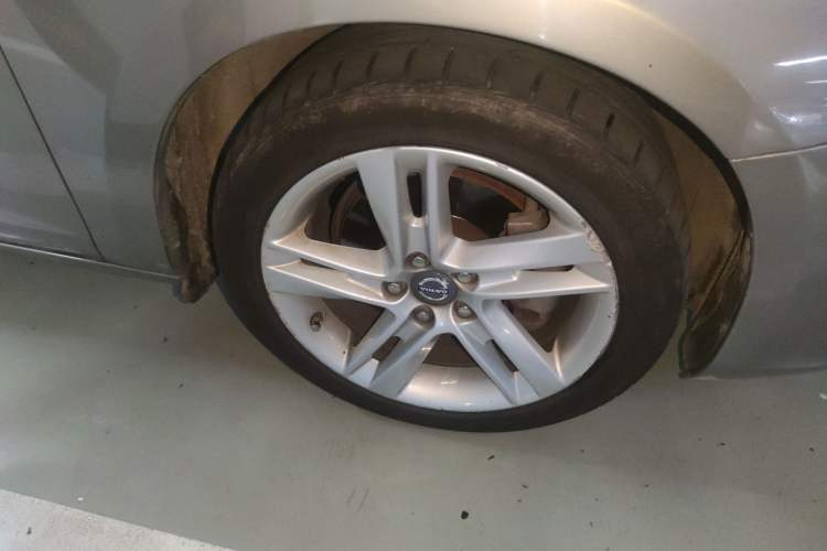 Used Volvo S60 2014 S60L T5 Intelligent Drive Edition Right Front Wheel Hub
