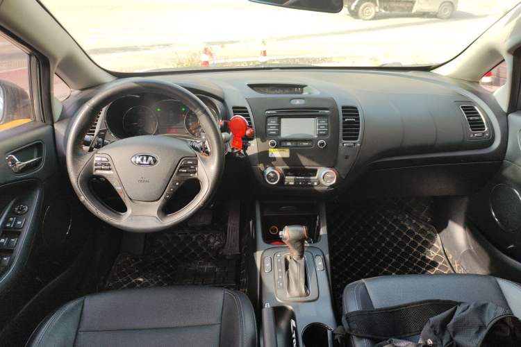 Used Kia K3S 2014 1.6L Automatic DLX Center Console