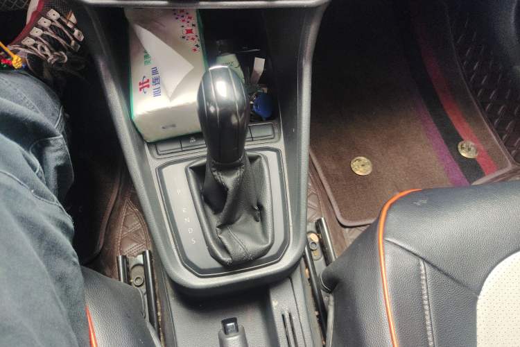 Used Volkswagen Santana 2019 1.5L Automatic Fashion Edition China VI Gear Lever