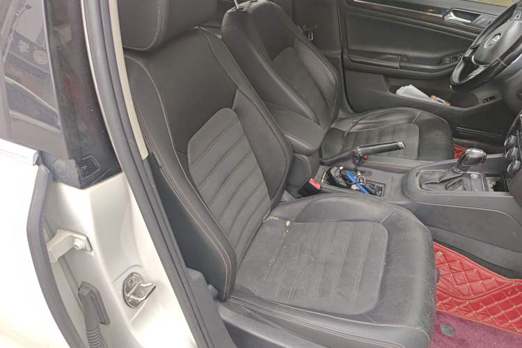 Used Volkswagen Sagitar 2016 230TSI 25th Anniversary Edition Right Front Seat