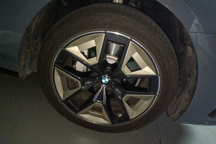 Used BMW i5 2024 eDrive 35L Luxury Model with M Sport Package
