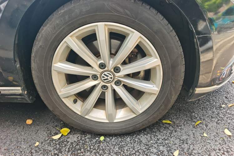 Used Volkswagen Magotan 2018 330TSI DSG Advanced Model Right Front Wheel Hub