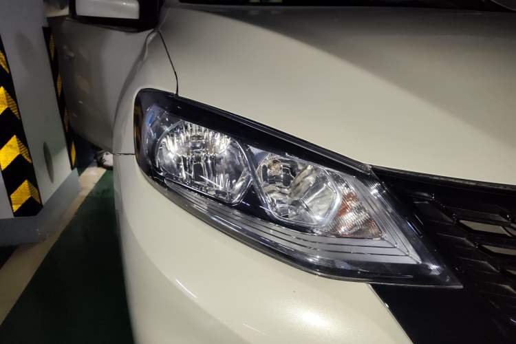 Used Nissan Tiida 2016 1.6L CVT Cool Dynamic Edition Right Front Headlight