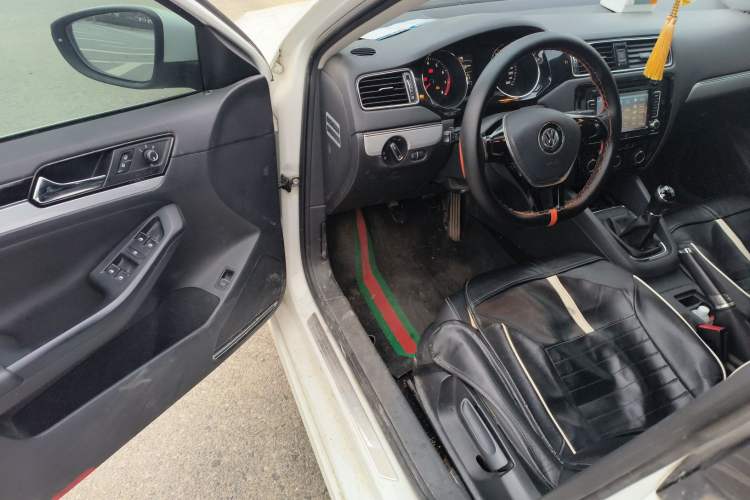 Used Volkswagen Sagitar 2015 1.6L Manual Comfort Model