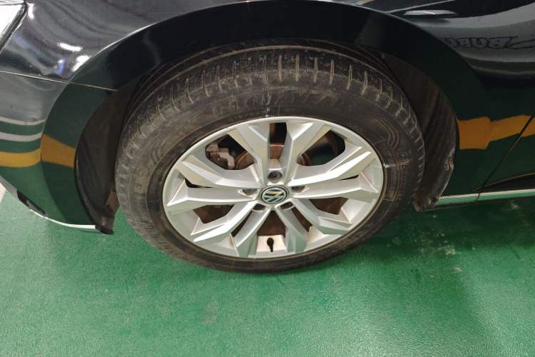 Used Volkswagen Magotan 2019 330TSI DSG Luxury Version China VI Standard Left Front Wheel Hub