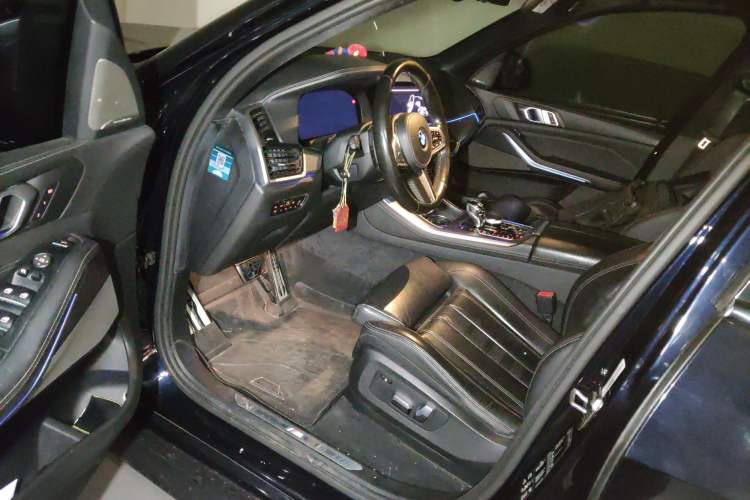 Used BMW X5 2019 xDrive40i Luxury Model with M Sport Package
