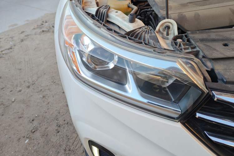 Used GAC Trumpchi GS4 2018 235T Automatic Two-Wheel Drive Luxury Smart Connectivity Version Right Front Headlight